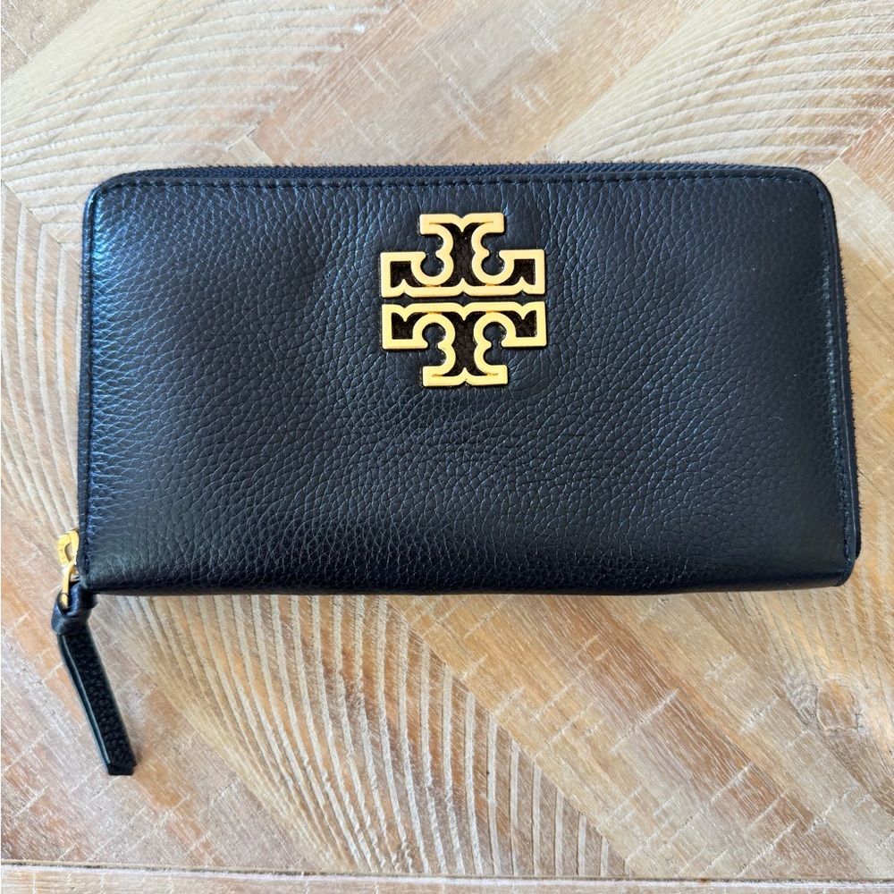 Tory Burch Black and Gold Continental Wallet